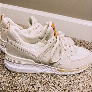 NWOT New Balance Sneakers✨